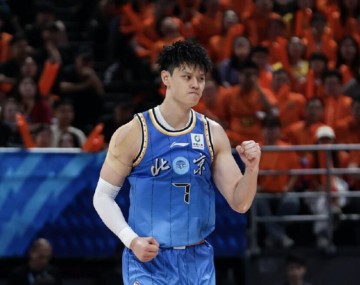 必威体育官方网站-曾凡博：很荣幸成为如此优秀球队的一份子，只要上场我必拼尽全力